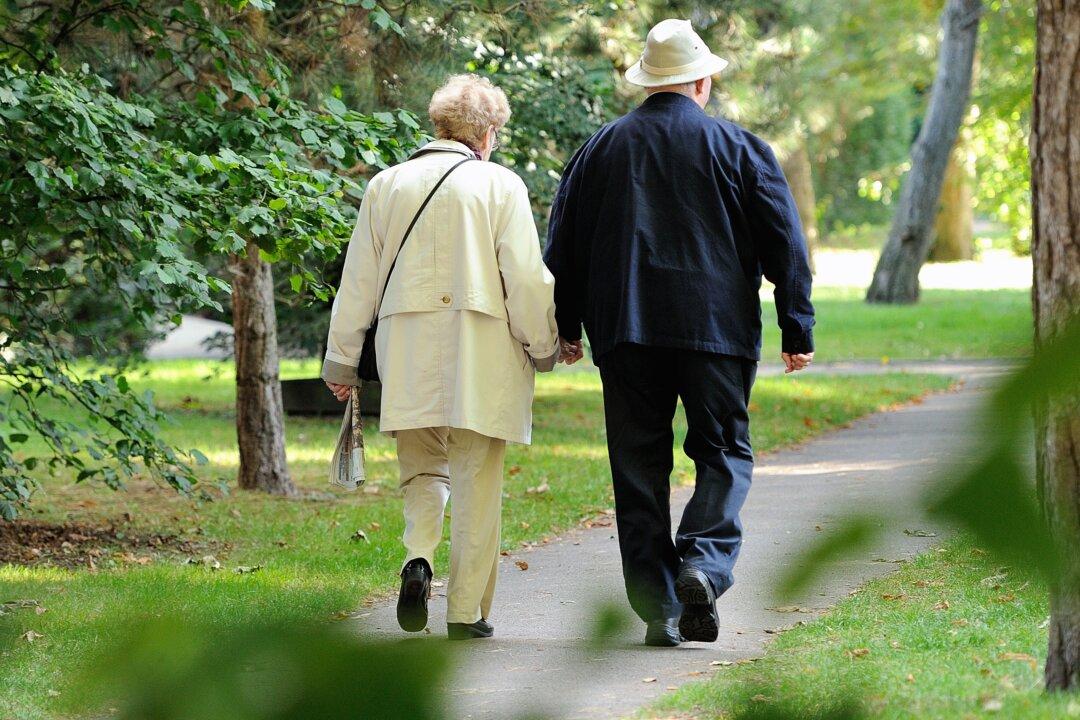 Live Longer, Consume Less: Recipe for Slow Growth