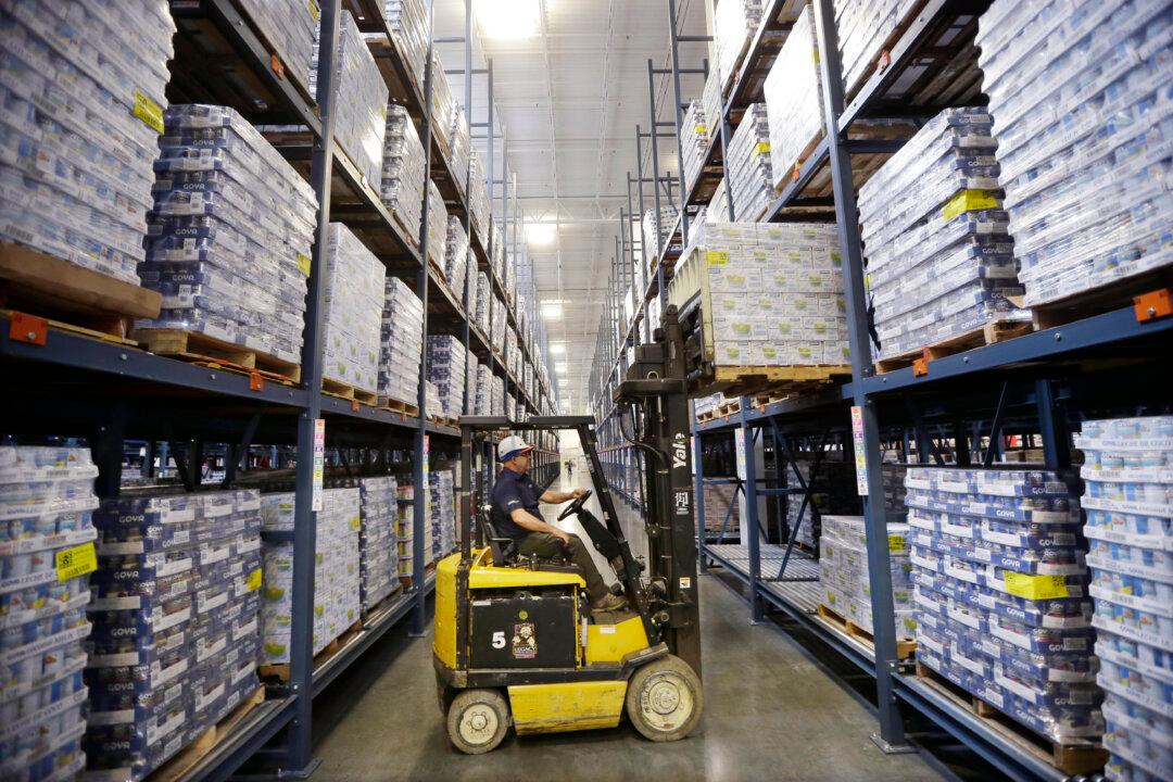 Fed Keeps Rate at Record Low but Will Consider December Hike