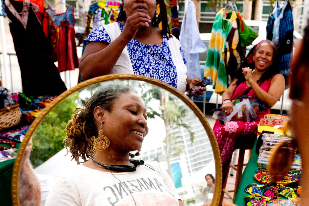 US Economy Likely Crawled Last Quarter but Outlook Brightens