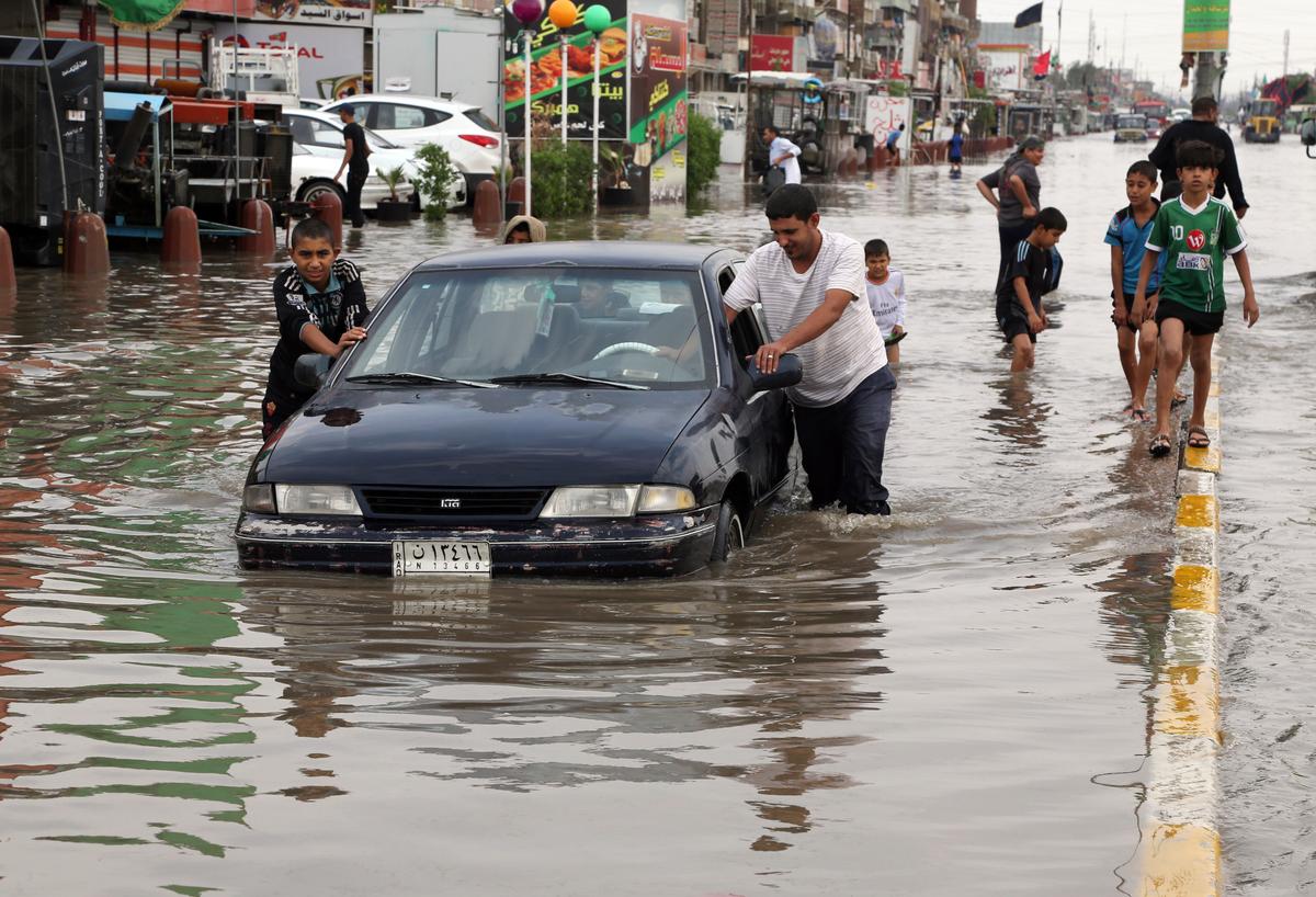 Floods Paralyze Iraqi Capital as Heavy Rain Continues