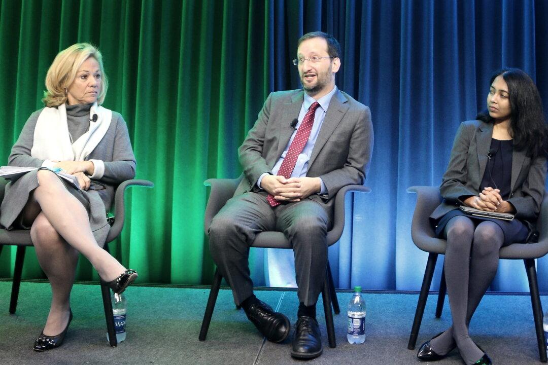 Freedom House Report: Governments Pressure Companies to Delete Online Content