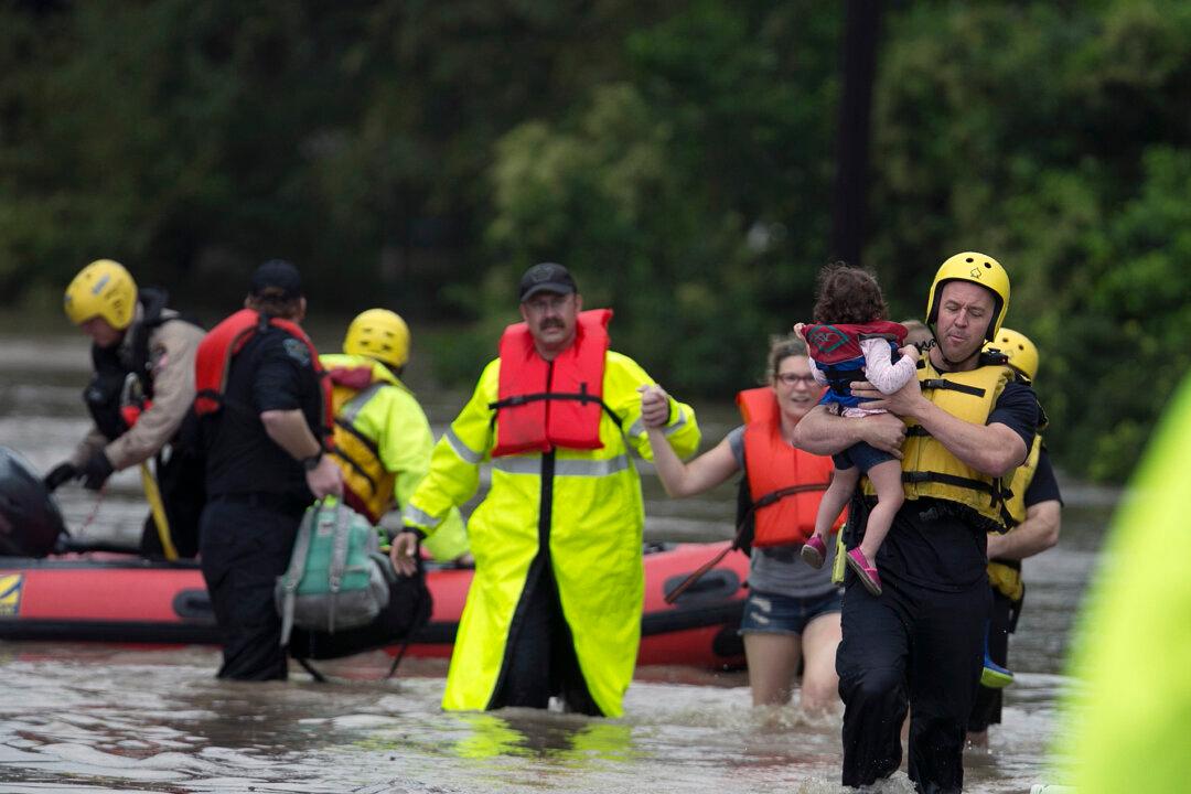 Storms, Tornadoes Lash Texas; Death Toll Rises to 5