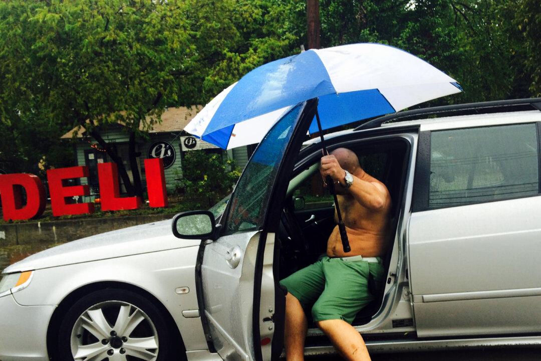 Texas Storms: Death Toll up to 5 From Flooding