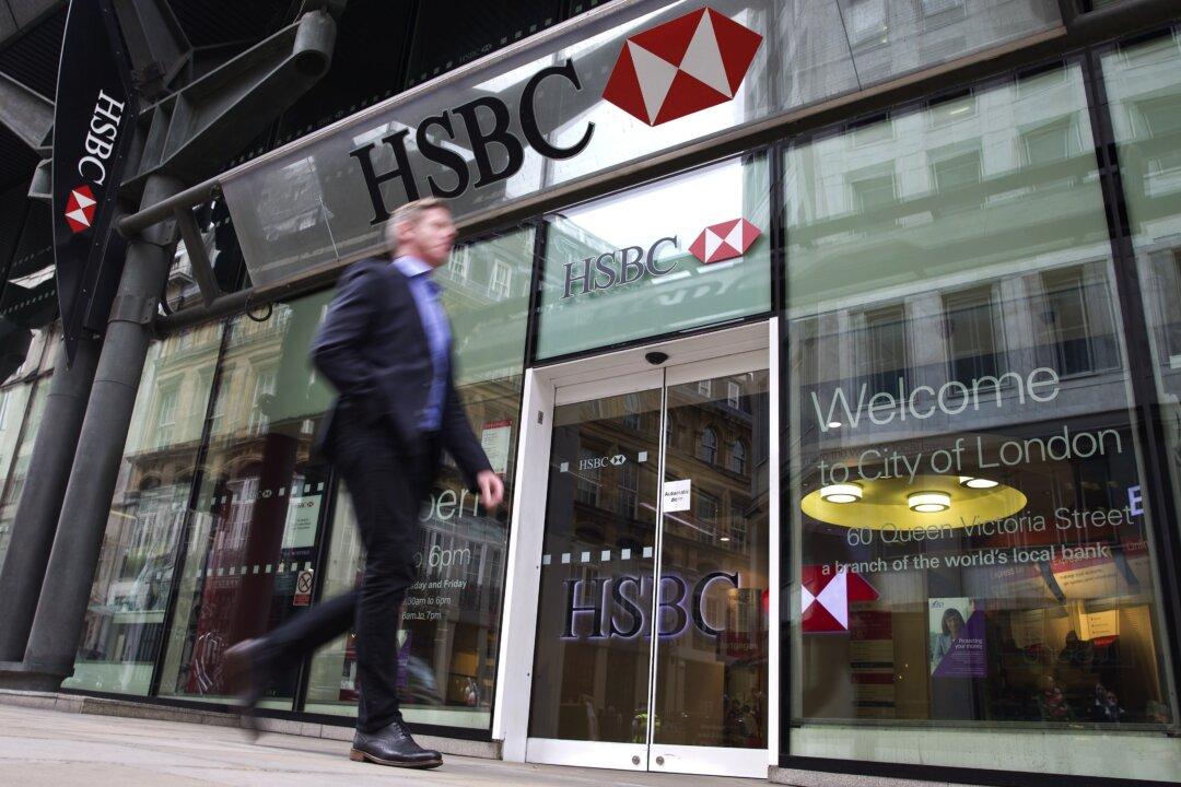 HSBC May Defer Decision on Moving Headquarters From London