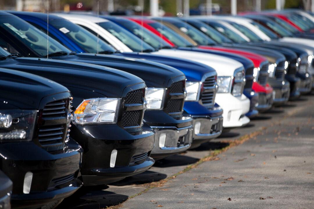 Automakers Post Big October Sales Gains; Record Year in Sight