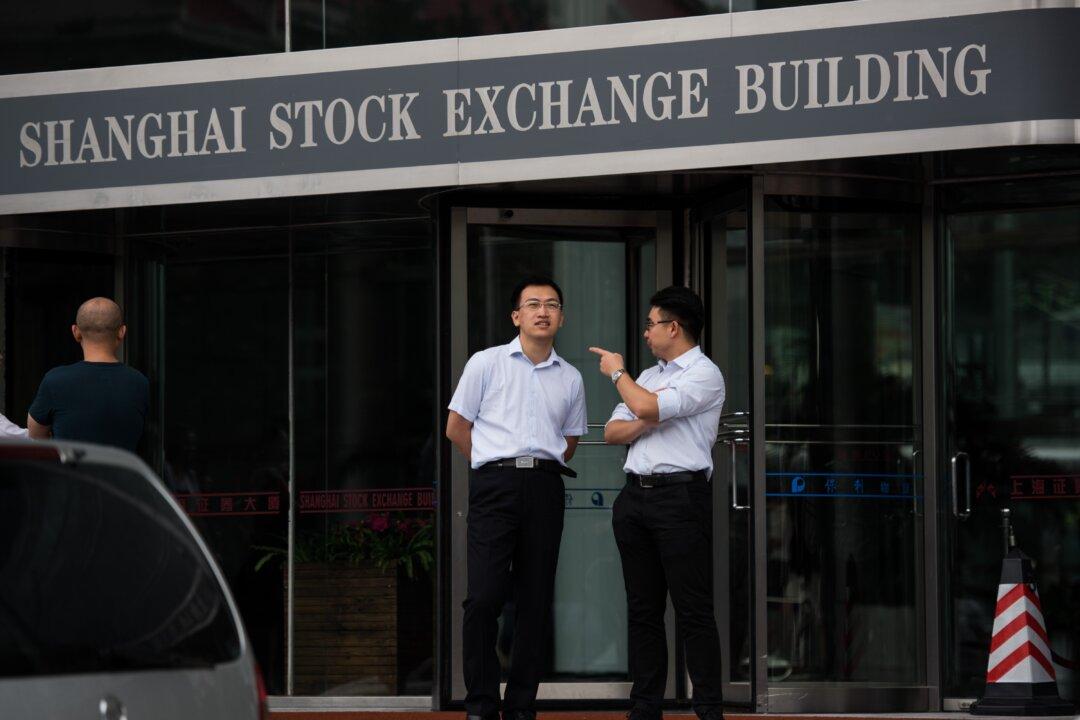 Chinese Investment Firm Under Investigation for Fraud, 12 Executives Arrested