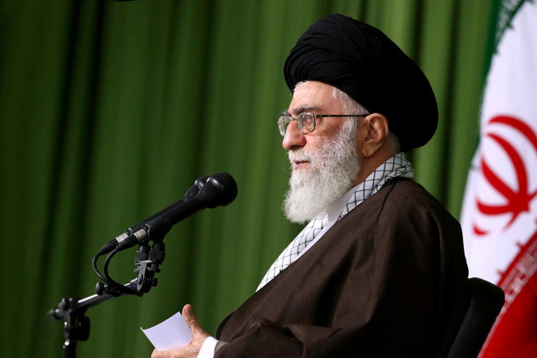 Iran Protesters Burn Billboard of Supreme Leader Ayatollah Ali Khamenei Amid Escalating Violence
