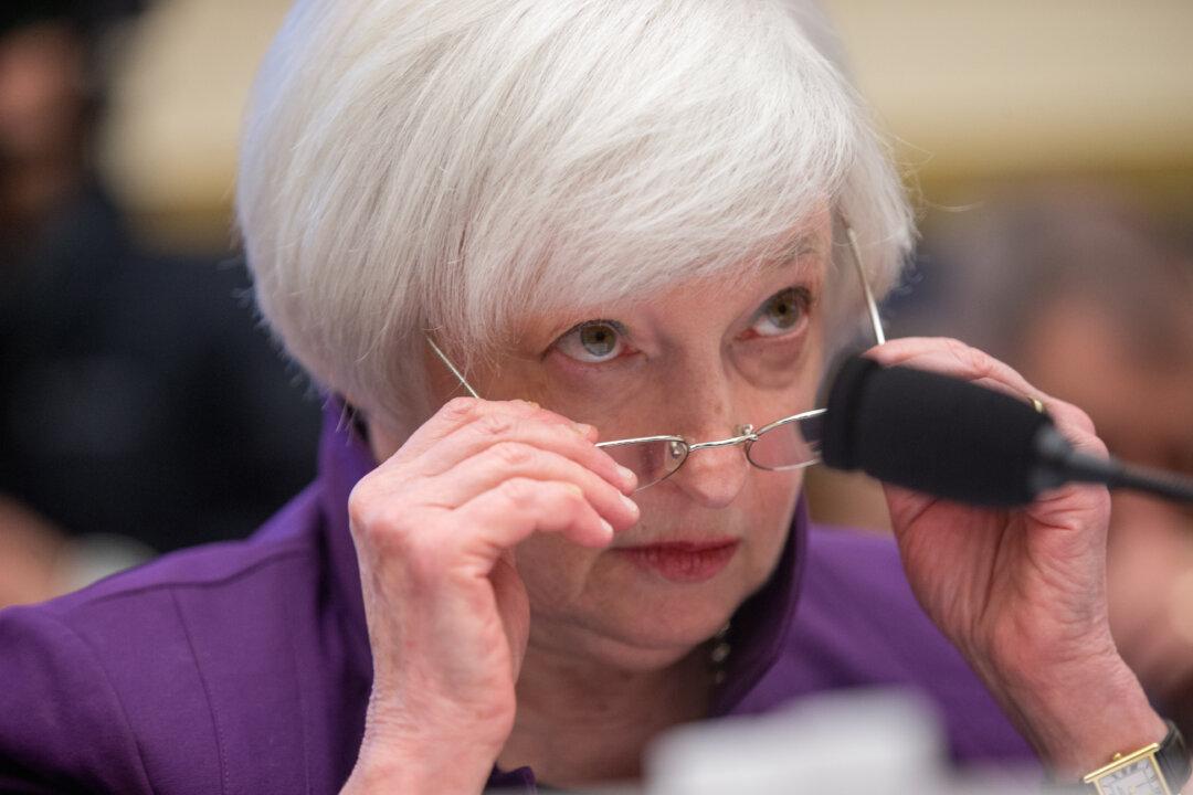 Carmen Reinhart Says Fed’s Rates Won’t Move Much Beyond Zero