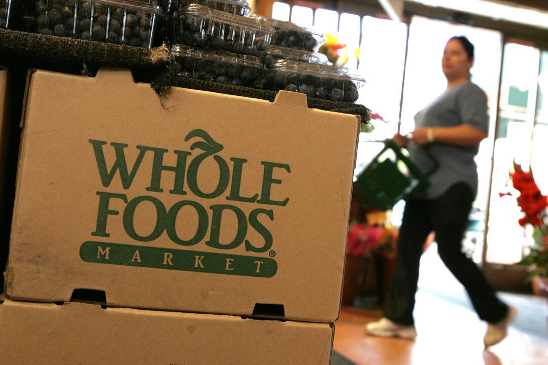Whole Foods 4Q Profit Tumbles, Sales Fall Short of Street