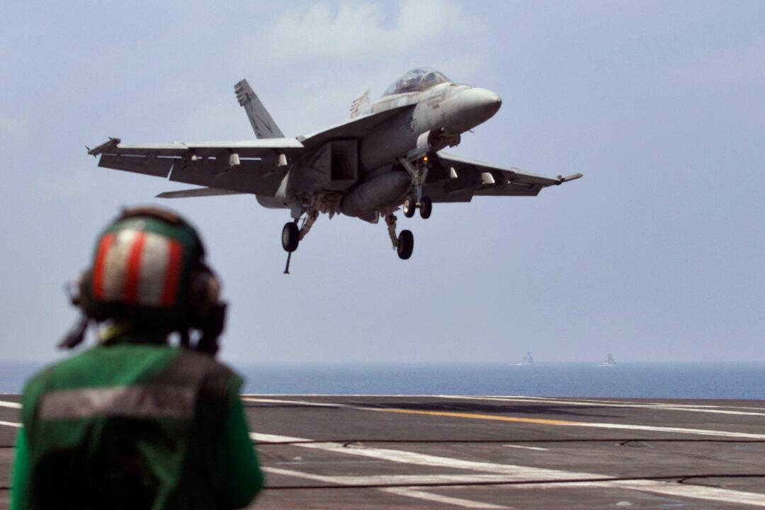 US Naval Training Aircraft Crashes in Texas, No Injuries Reported