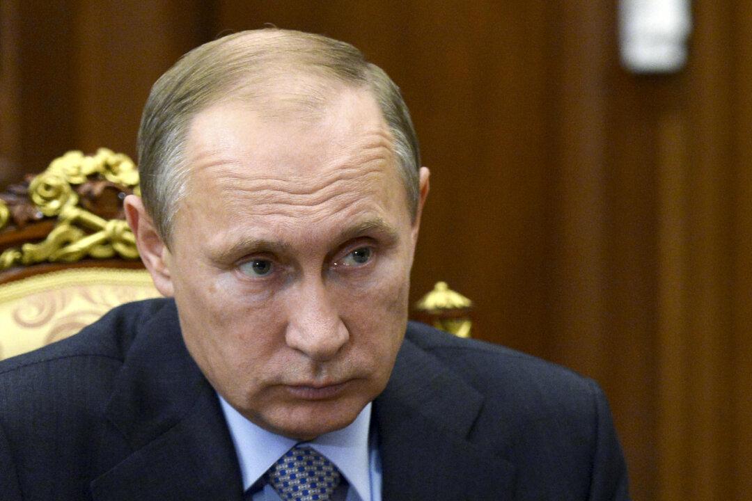 Metrojet Crash Cause Still Unclear but Could Benefit Putin