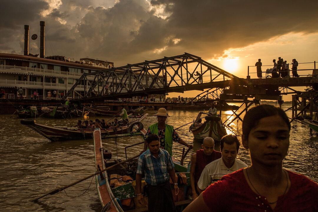 Burma: Suu Kyi Ally Says Election Results Looking Good