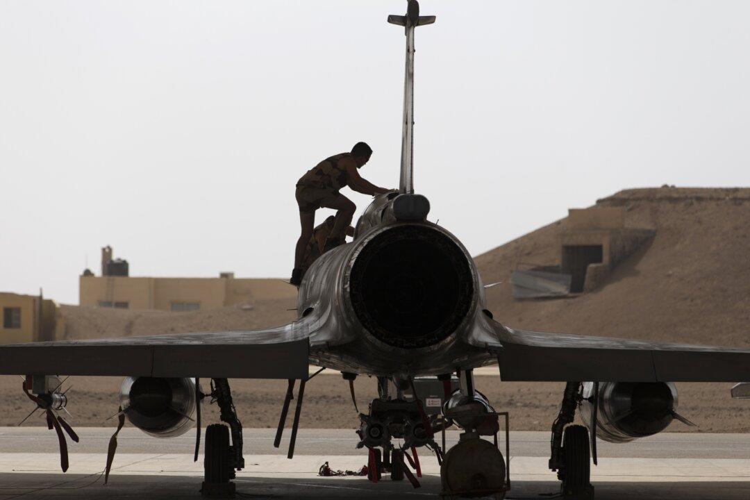 French Planes Bomb Islamic State HQ in Syria; Hunts Attacker Who Got Away