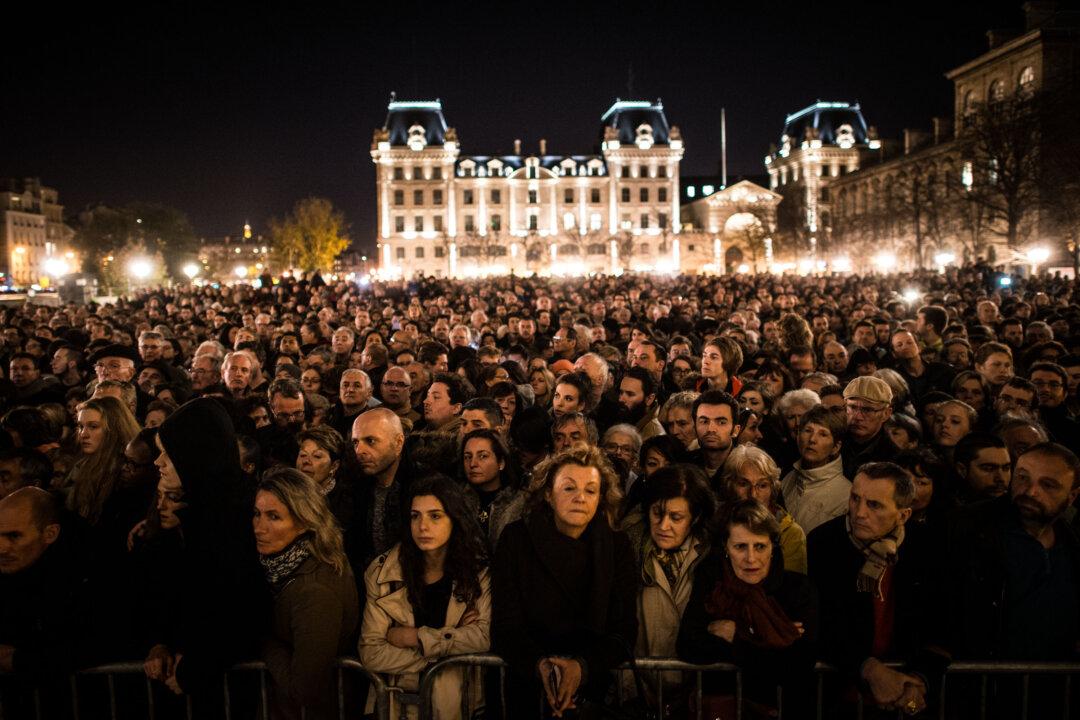 World Leaders Pressed for Response to Paris Attacks