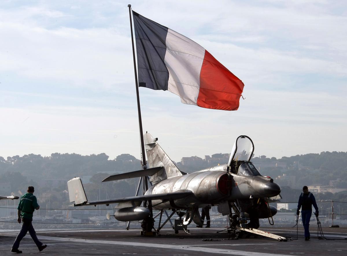 French Carrier Charles de Gaulle Launches First Missions Against ISIS in Iraq and Syria