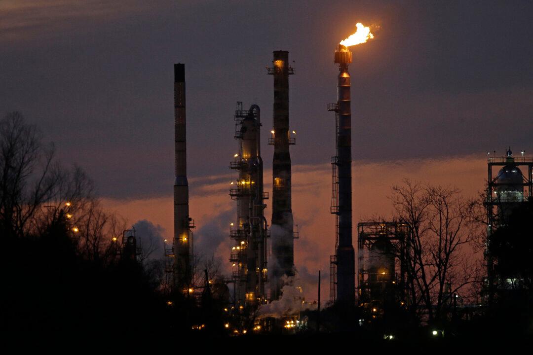 As European Energy Companies Shift to Renewables, US Firms Shore Up Oil, Gas Supplies