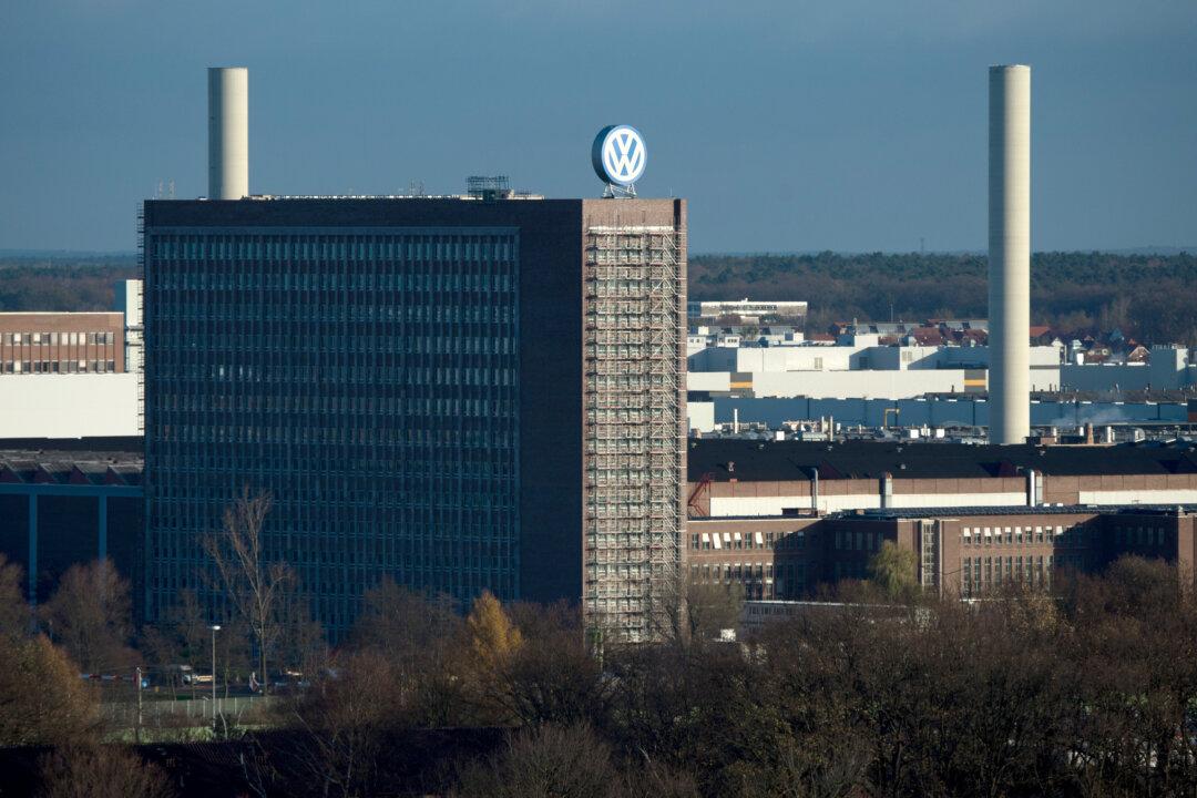 Volkswagen Cutting Investments, to Present US Engine Fixes