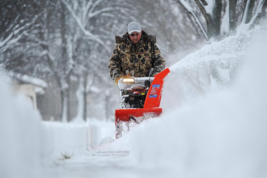 Storm Blankets Parts of Midwest With More Than Foot of Snow