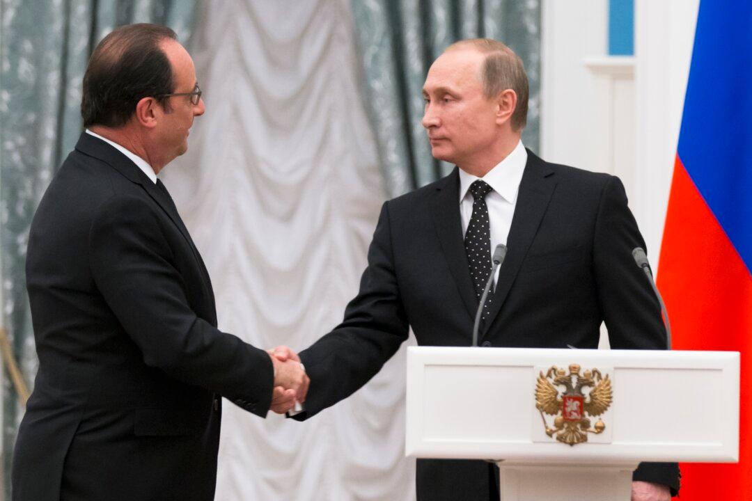 ISIS‘ ’Commercial Scale' Oil Smuggling Into Turkey Now Top Target of Strikes: Putin