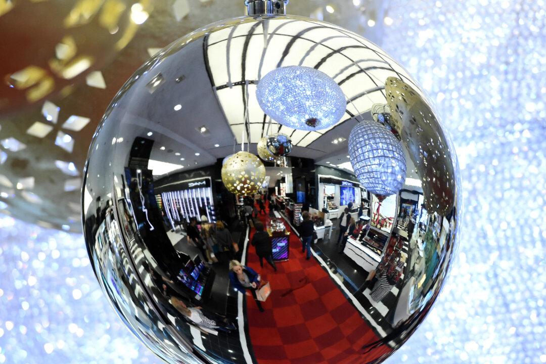 Black Friday Store Sales Fall as Americans Buy More Online