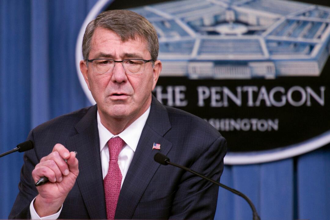 Carter in Iraq to Seek New Ways to Battle ISIS