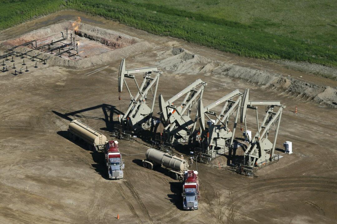 While Job Growth Lifts Most of US Economy, Oil Patch Suffers