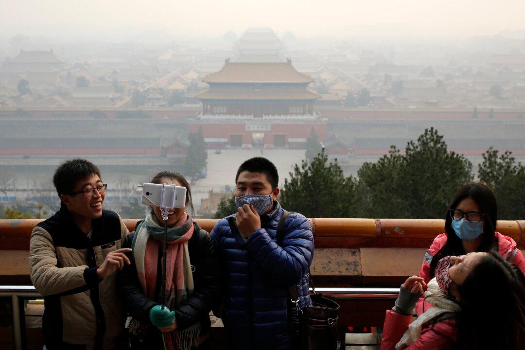 Beijing Issues First Smog Red Alert
