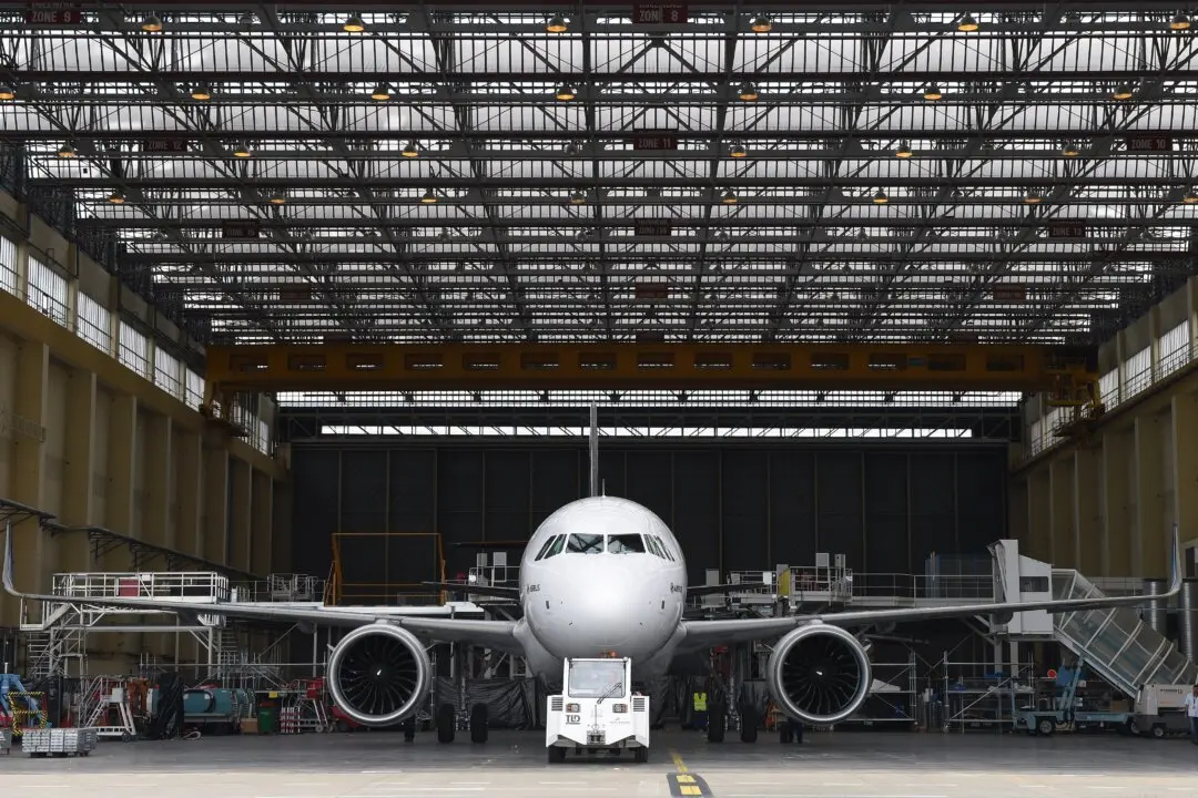 Airbus Cuts 2025 Delivery Goal After Finding Flaw in Some A320 Fuselage Panels
