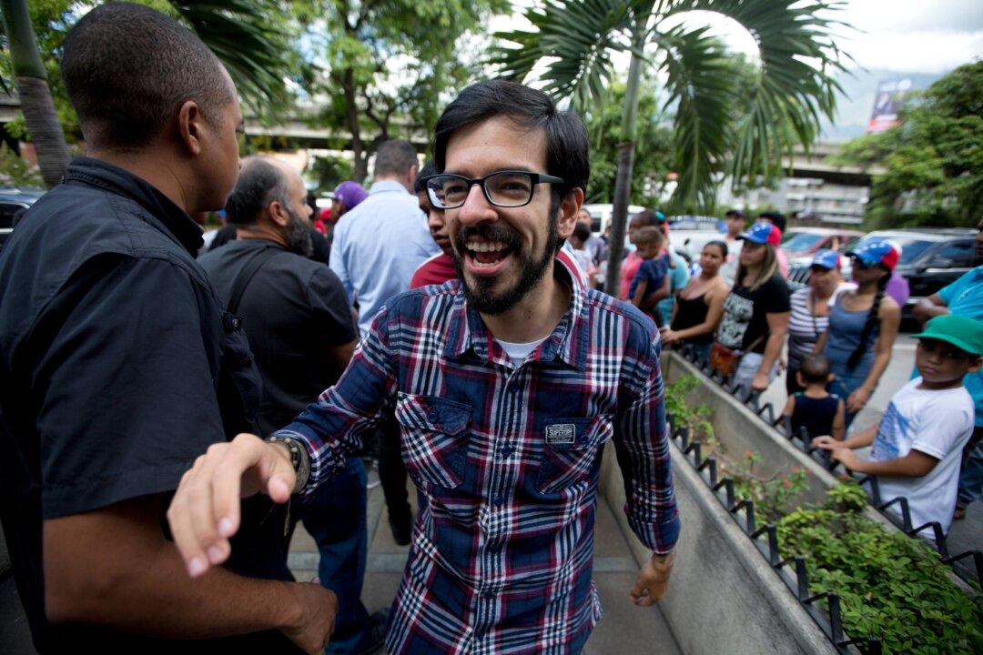 Venezuelan Opposition Wins Legislative Voting in Landslide