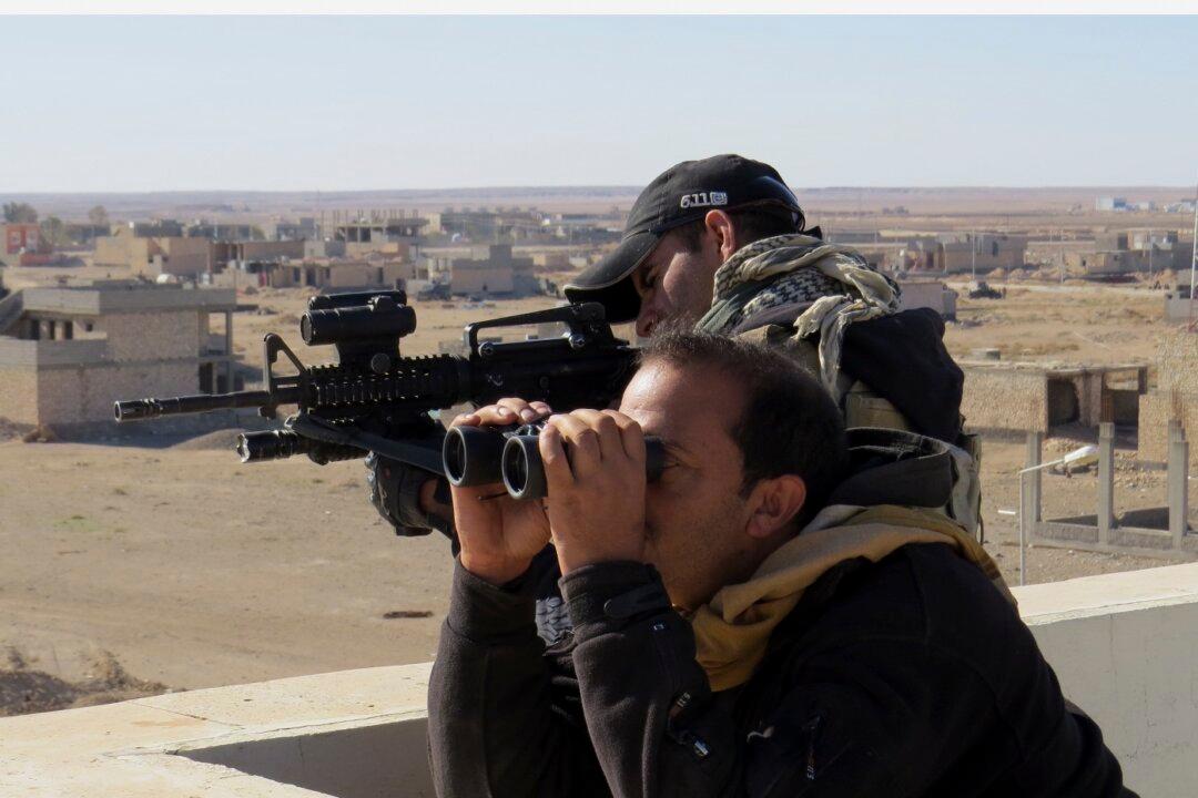 Iraqi Forces Seize Neighborhood on Outskirts of ISIS-Held City