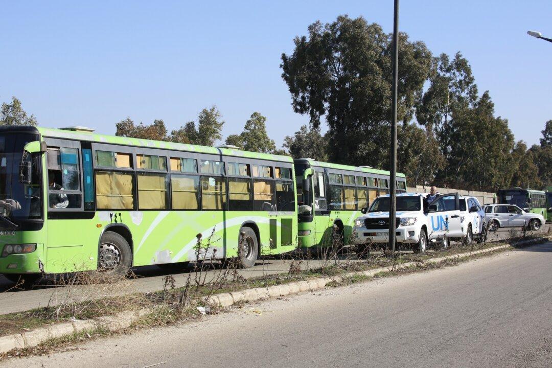 Amid a Local Truce, Syrians Leave Rebel-Held Area in Homs