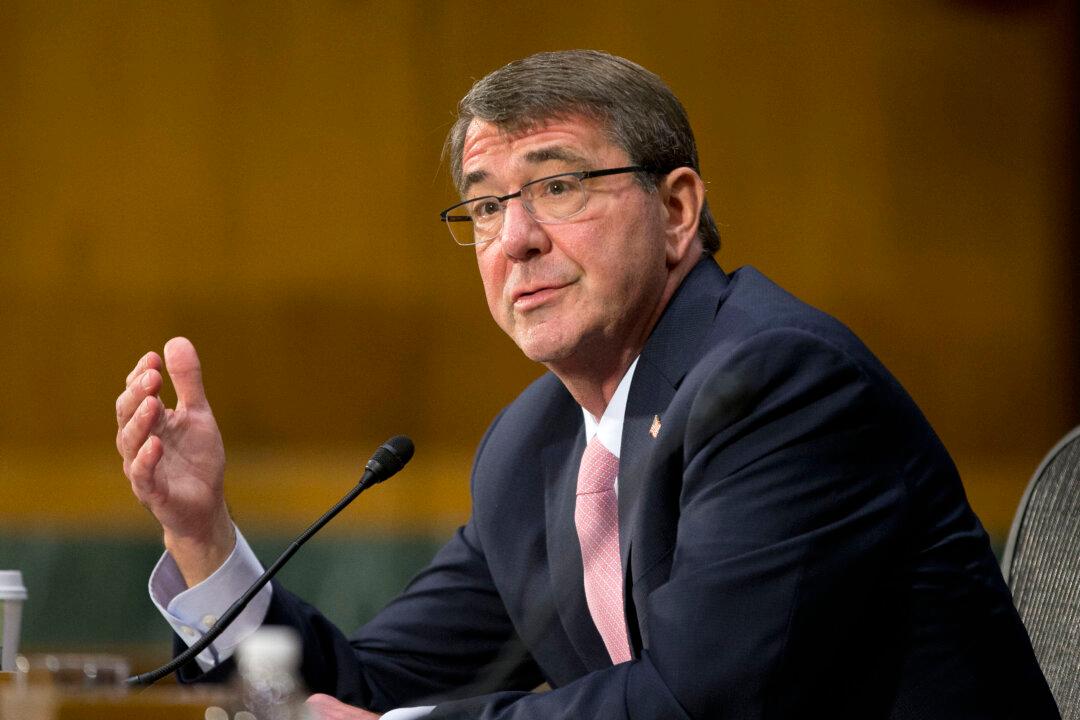 Carter: US Willing to Do More to Help Iraqis Retake Ramadi