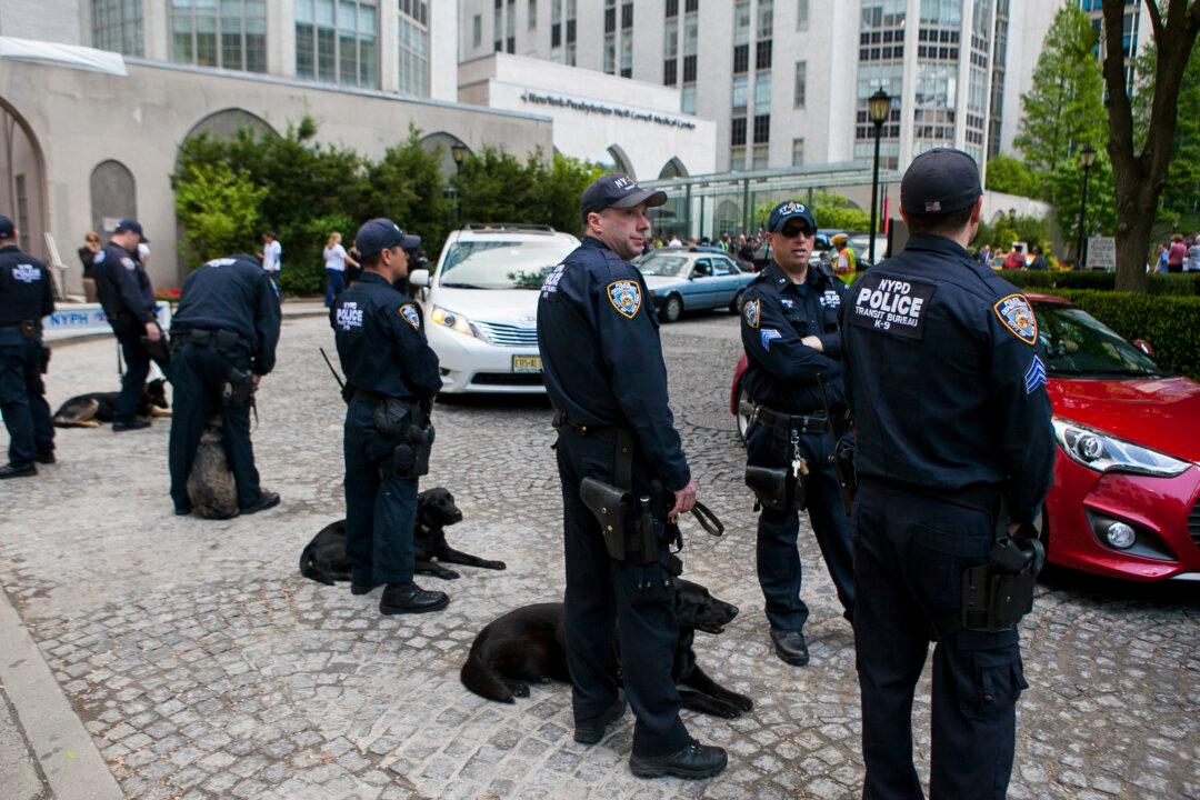 Mayor de Blasio Scoffs School Terrorist Threat as ‘Generic and Outlandish’