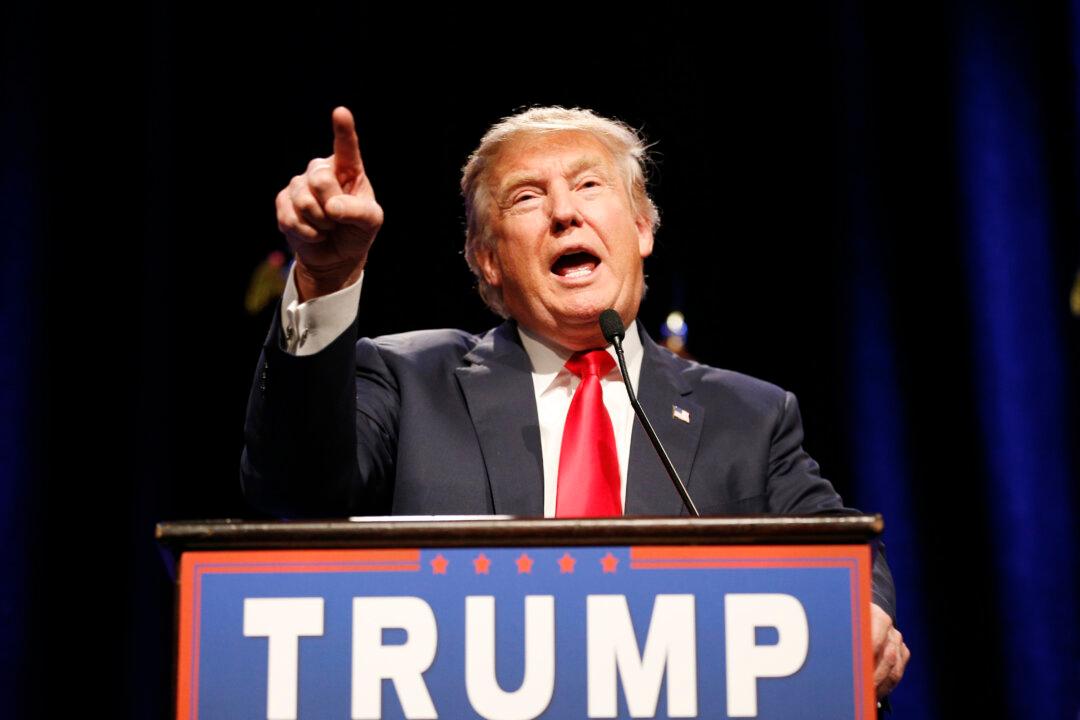 Trump Pulls Out of GOP Debate; Sanders to Meet With Obama