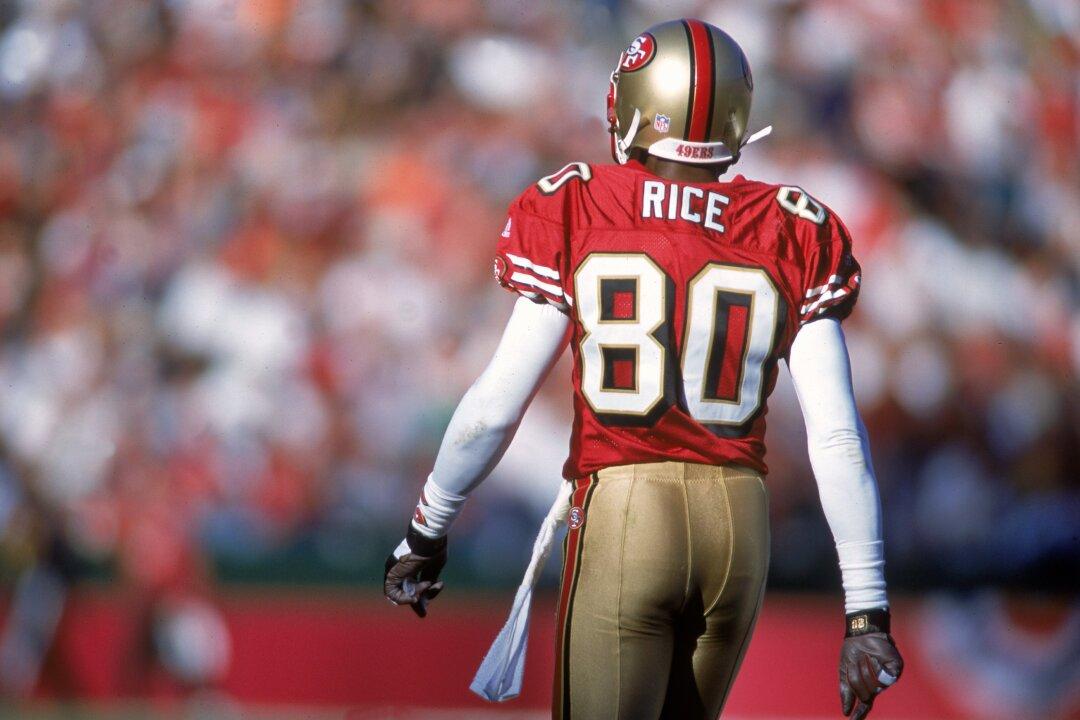 Jerry Rice Calls Out Colin Kaepernick Over Anthem Protest