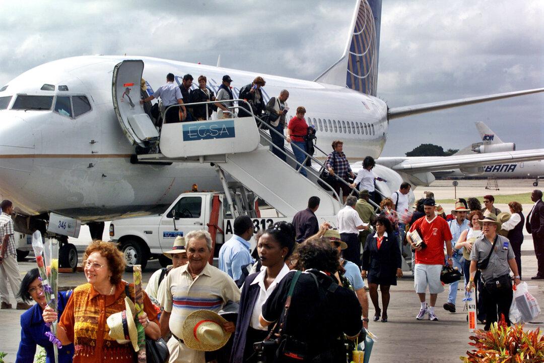 US, Cuba Reach Understanding on Restoring Commercial Flights