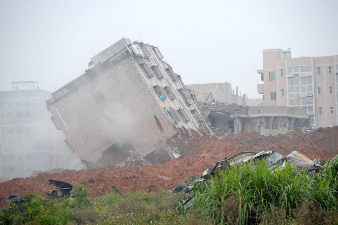 Landslide in Southern China Buries Dozens of Buildings, People