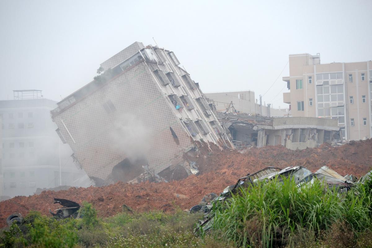 Landslide in Southern China Buries Dozens of Buildings, People