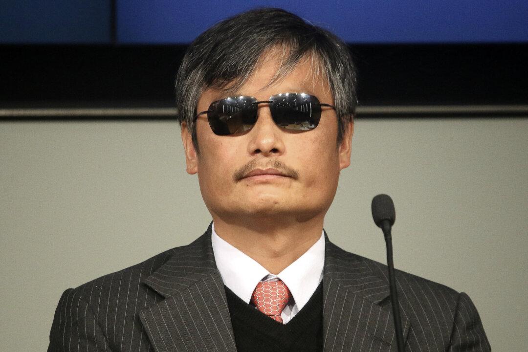 Chinese People Waking Up, Say Dissidents and Academics