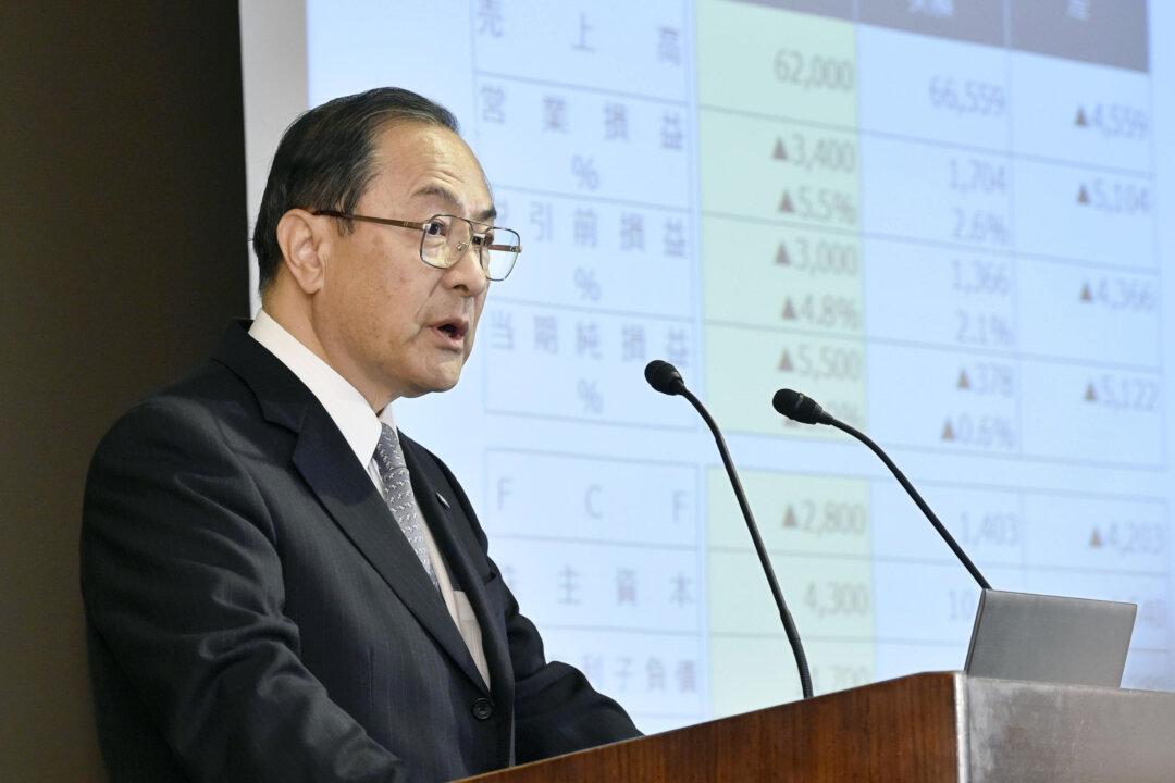 Toshiba to Cut 7,800 Jobs Amid Record Loss