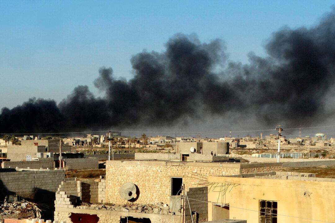 ISIS Puts Up Heavy Fight to Slow Iraqi Troop Advance on Ramadi