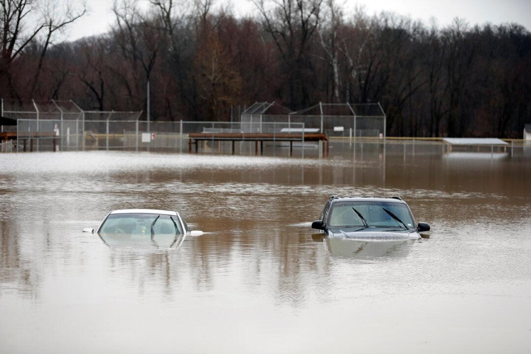 Missouri Flooding Update: Eastern Town Swamped, 13 Deaths Confirmed