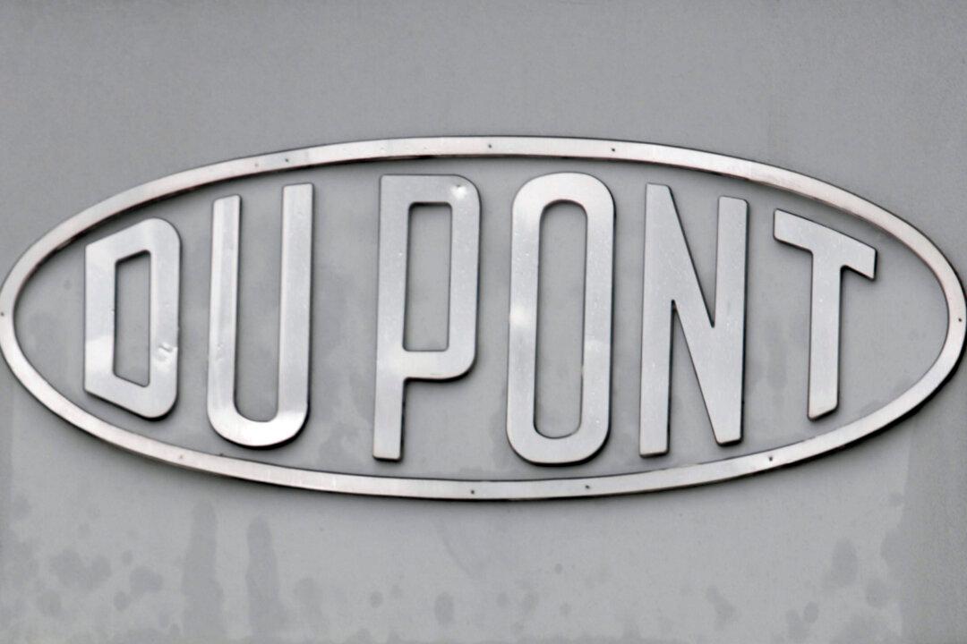 DuPont to Cut 1,700 Jobs Ahead of Dow Merger