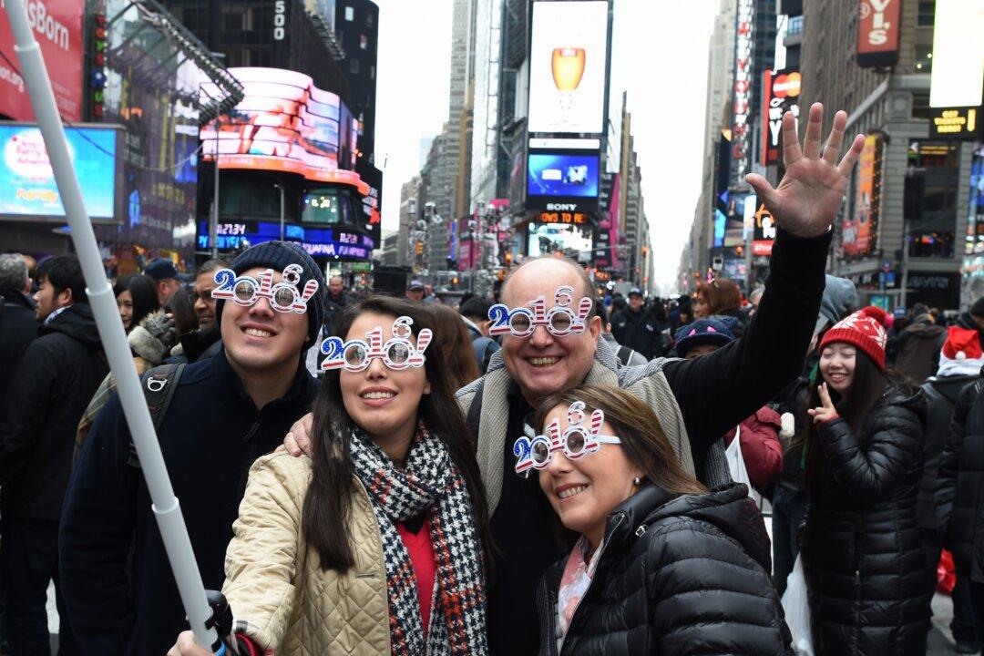 Throngs Usher in 2016 at Bash in New York’s Times Square