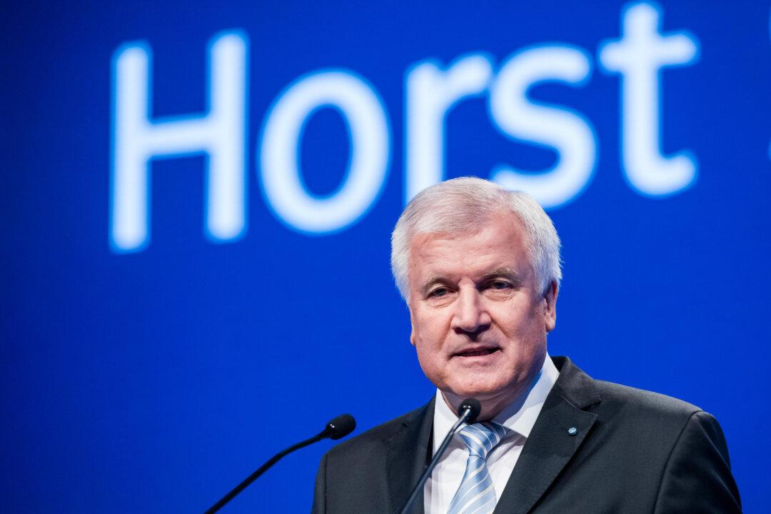 German Governor Calls for Cap of 200,000 Refugees a Year