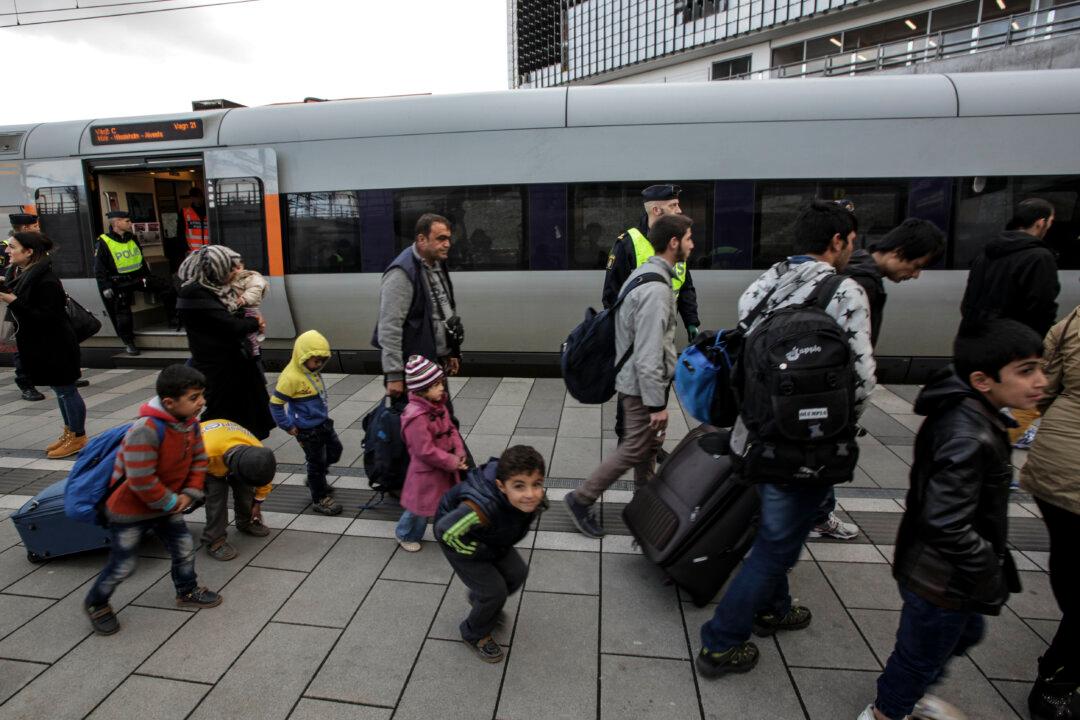 Migrant Crisis Sees Europe Reinstate Borders