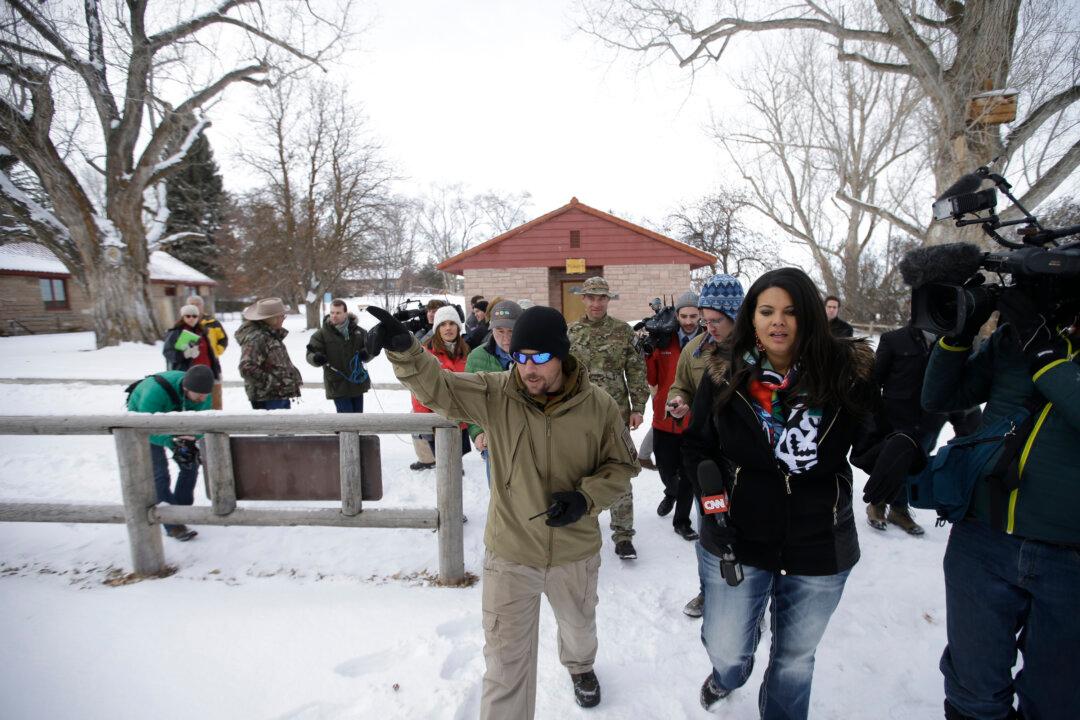 Armed Group in Oregon Fears Raid; Critics Decry Goals