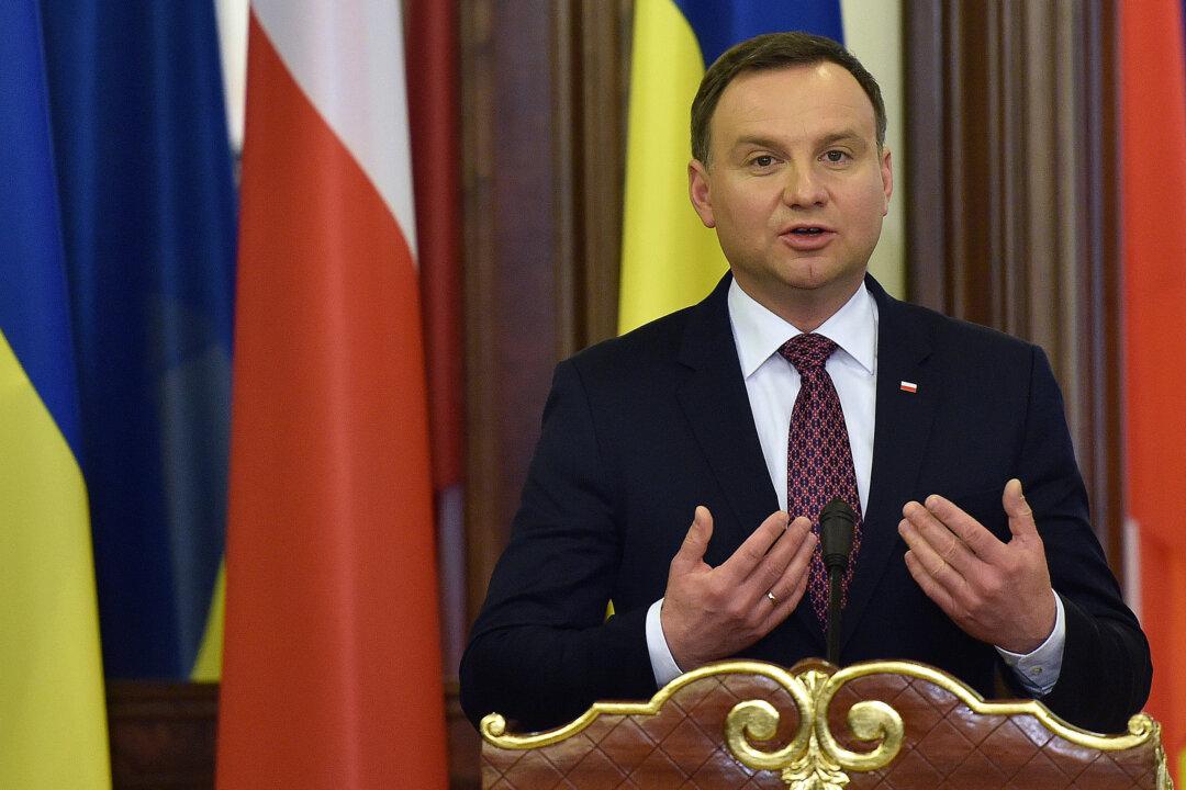 Poland’s President Signs Media Law Despite EU Concerns