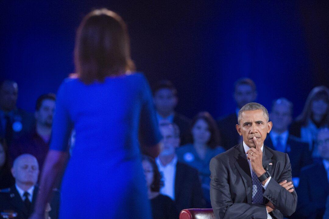 Taya Kyle, Widow of ‘American Sniper’ Chris Kyle, Confronts Obama During Gun Control Town Hall