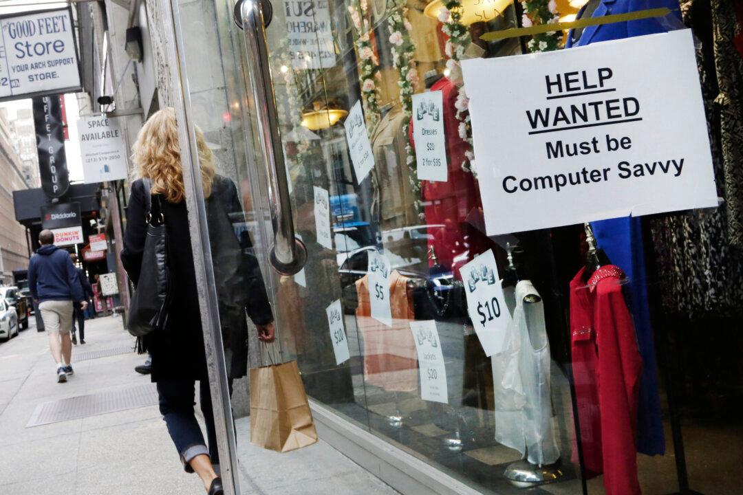 US Employers Hire at Blistering Pace, Defying Global Trends